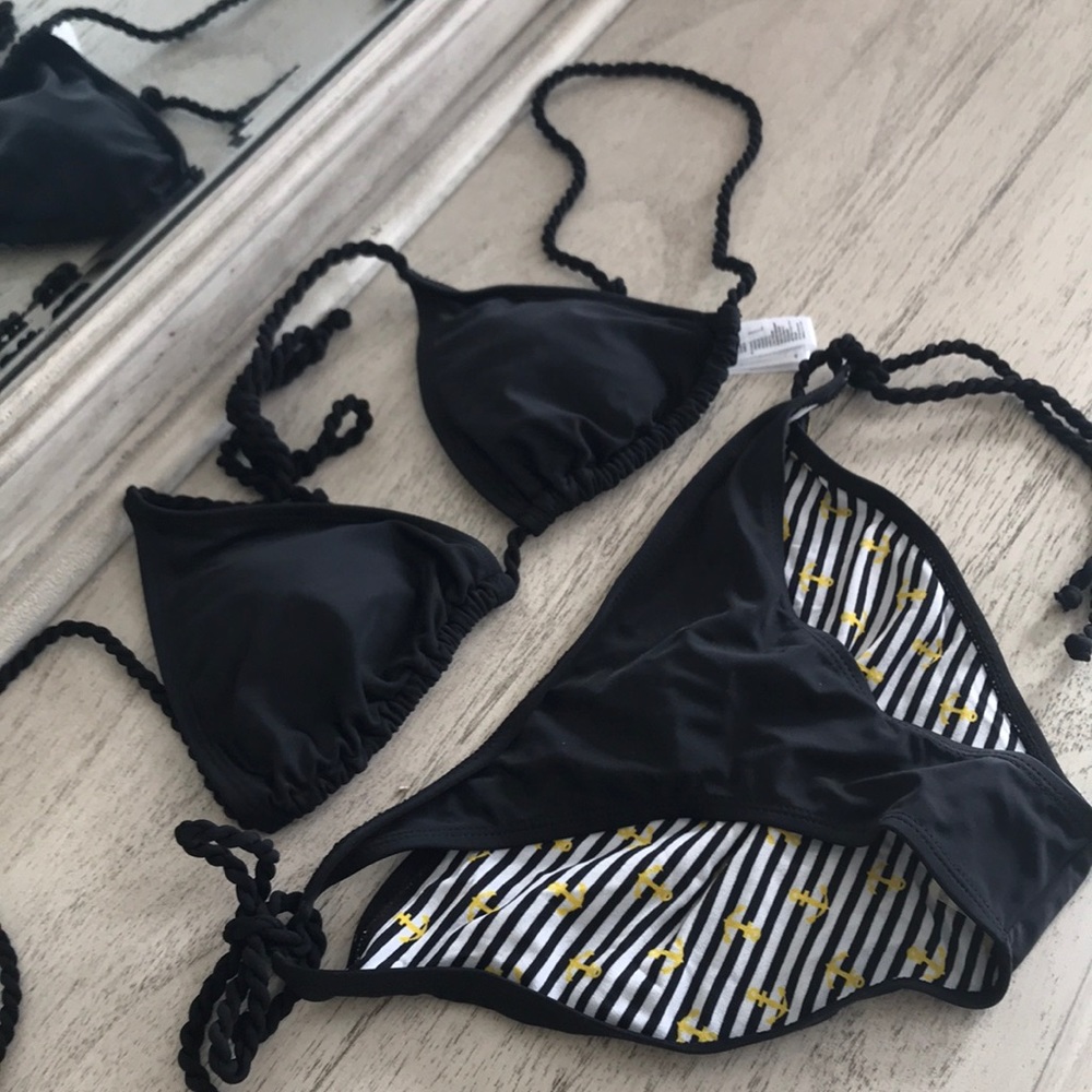 Black bikini